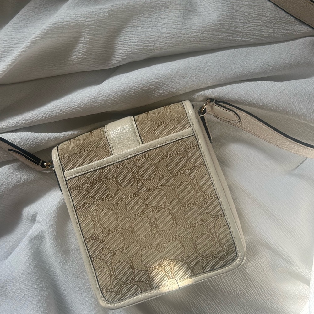 Coach North/South Lonnie Crossbody Bag. Tan + beige - Picture 4 of 12